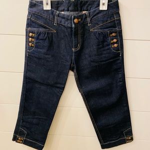 Women’s Armani Exchanged Capri length Jeans. Size 4. Like New!